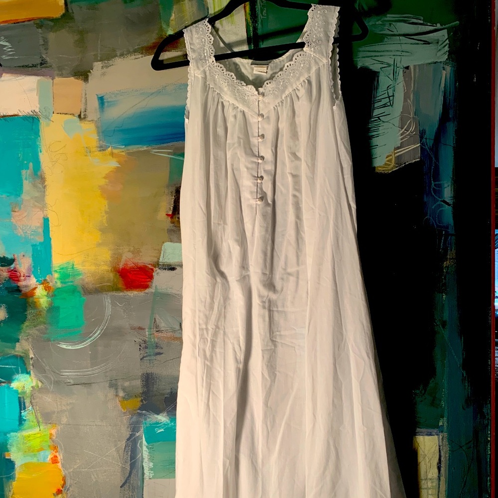 Newport News White Nightgown